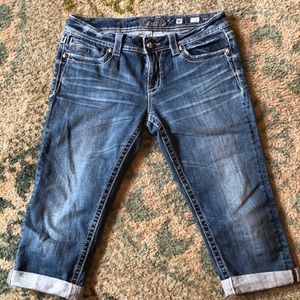 Cute Miss Me denim capris.